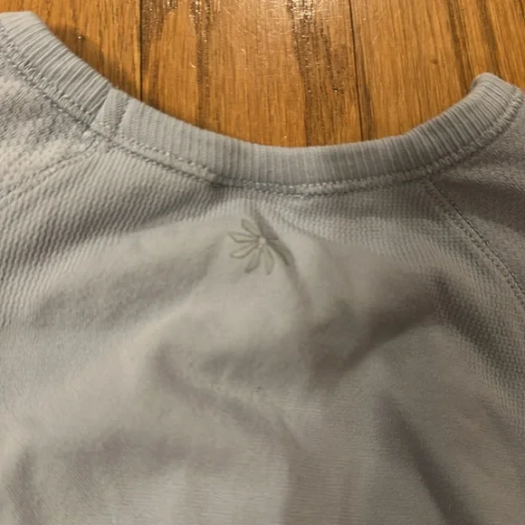 Athleta size 8 girls athletic t-shirt great condition - Picture 3 of 3